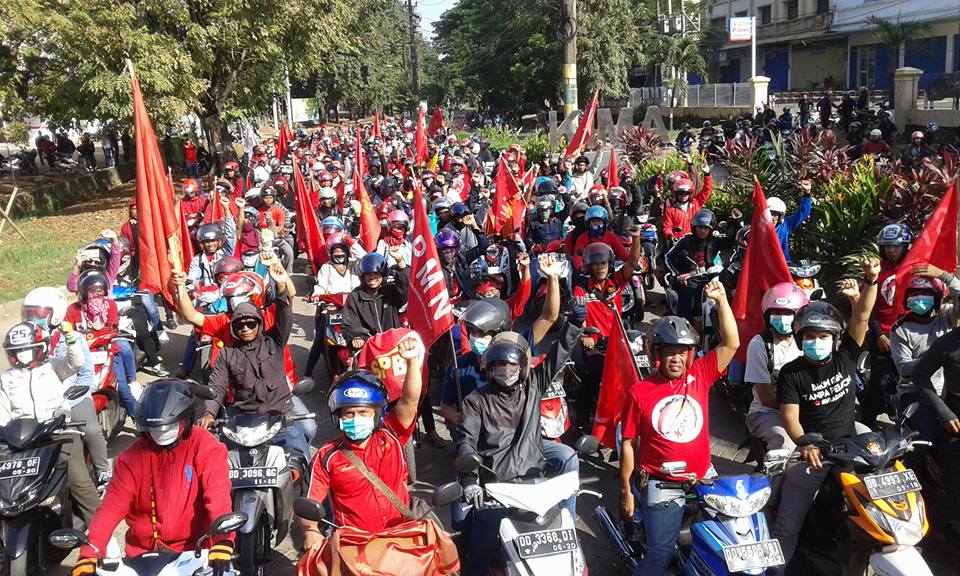 Foto : May Day, Ratusan Buruh Unjuk Rasa Di Flyover