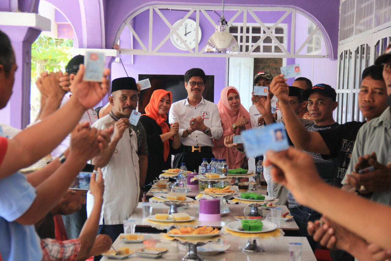Eks Relawan Ilham-Aziz di Siwa Pamer KTP Dukung IYL-Cakka