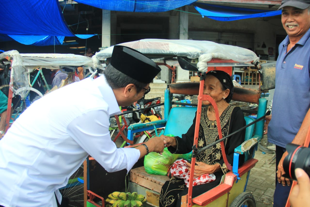 Blusukan ke Pasar, Ichsan YL: Kualitas Beras Ketan Lokal Tak Kalah dengan Impor