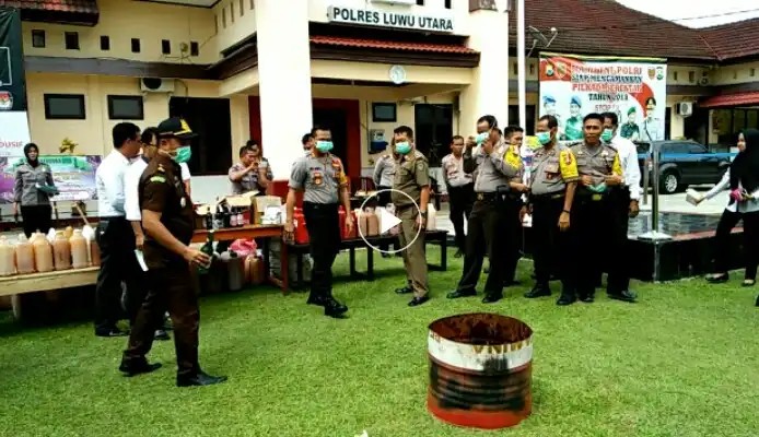 Video, Kepolisian Resort Lutra Musnahkan Miras Luwu