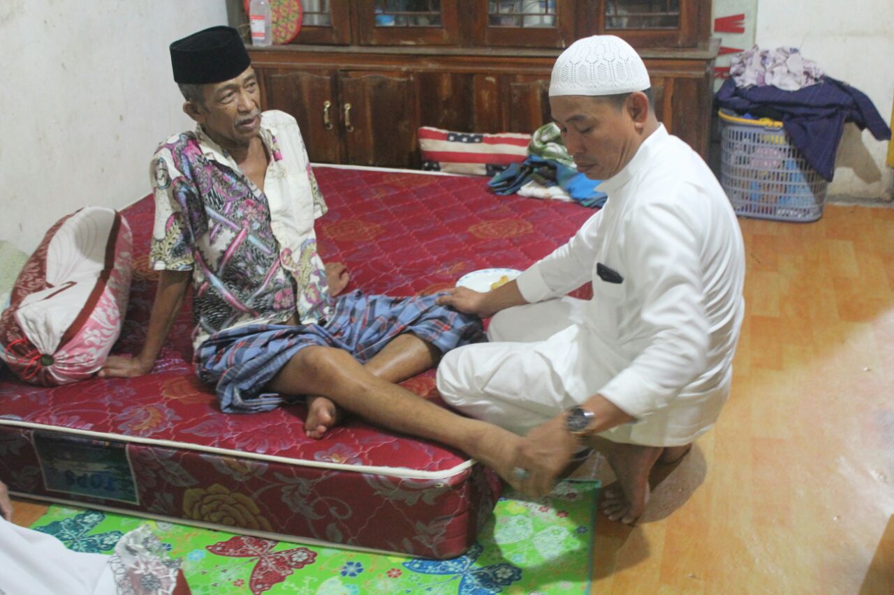 Takyuddin Masse Kunjungi Kerabat Yang sakit, Canda dan Tawa Hiasi Perbincangan