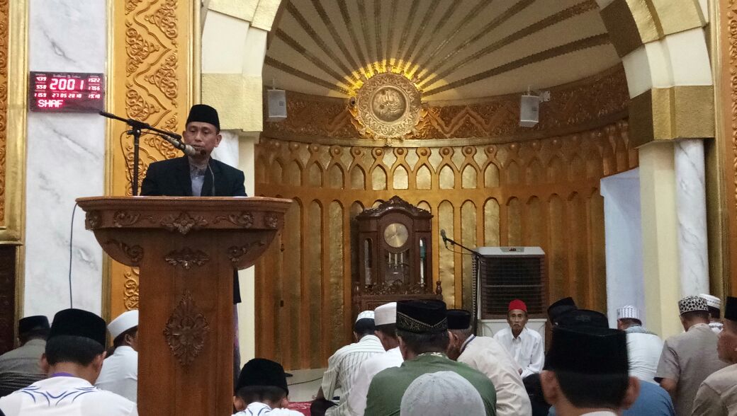 Punya Perhatian Keagamaan, Amran Mahmud Jadi Penceramah di Masjid Raya