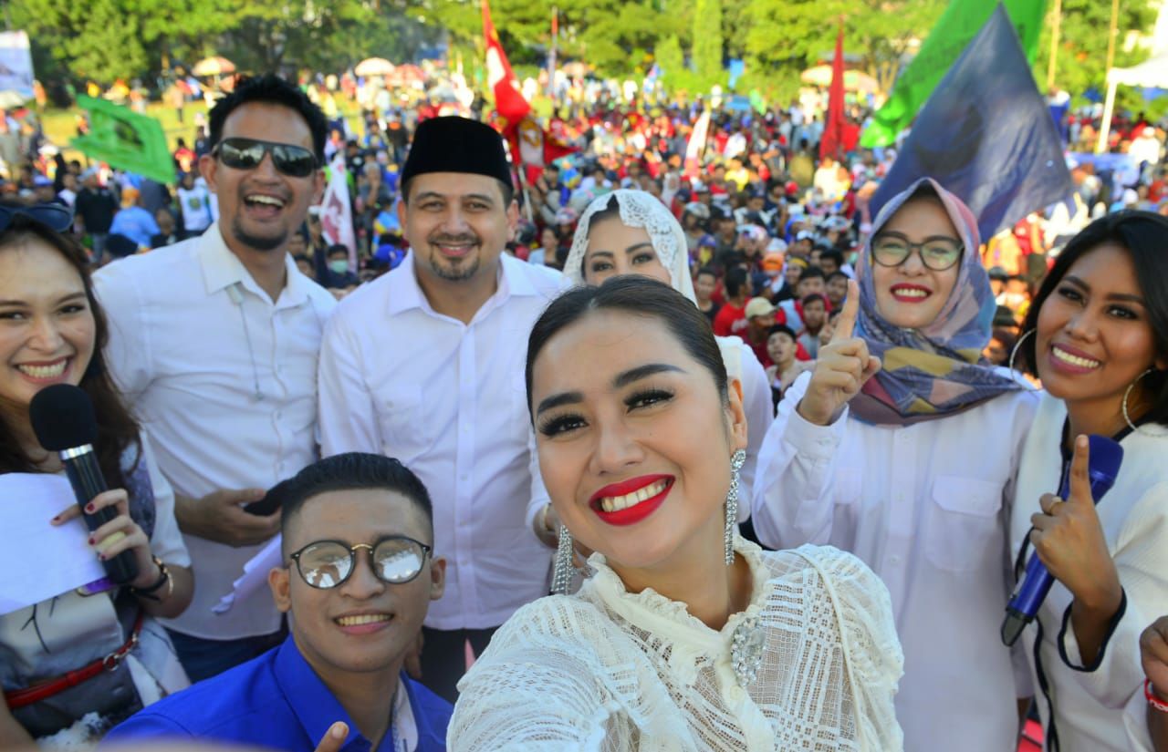 Duo Artis Kakak Beradik Serukan Warga Makassar dan Sulbar Coblos Appi-Cicu