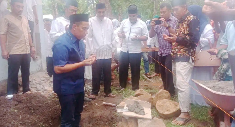Wabup Takalar Letakkan Batu Pertama Pembangunan Masjid di Kelurahan Sabintang