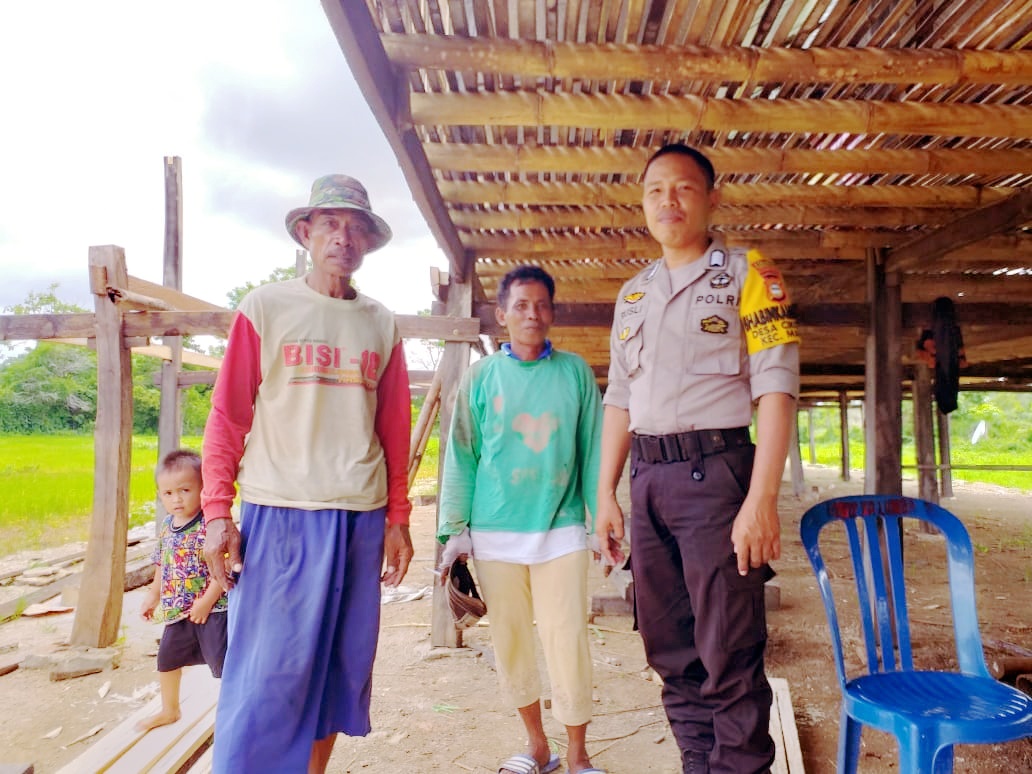 Jalin Silaturahmi dengan Cara Sambang di Masyarakat Bhabin Desa Cikoang