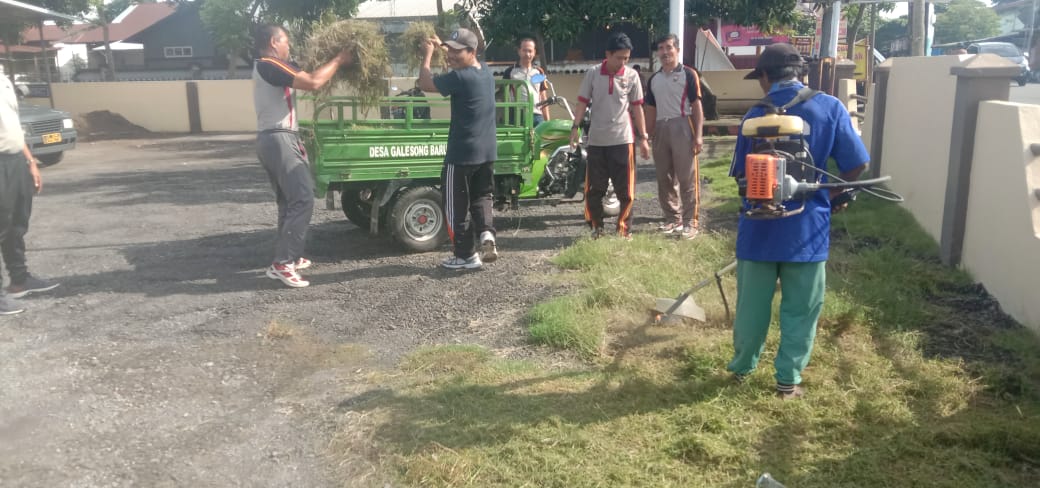 Kapolsek Galesong Selatan Polres Takalar Pimpin Kerja Bakti di Lingkungan Mapolsek