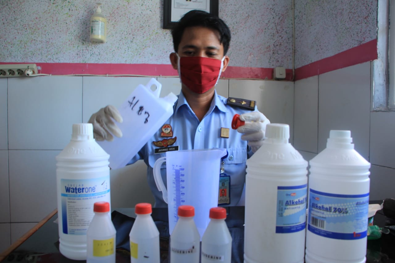 Hand Sanitizer Langka di Pasaran, Apoteker Rutan Makassar Meracik Sendiri