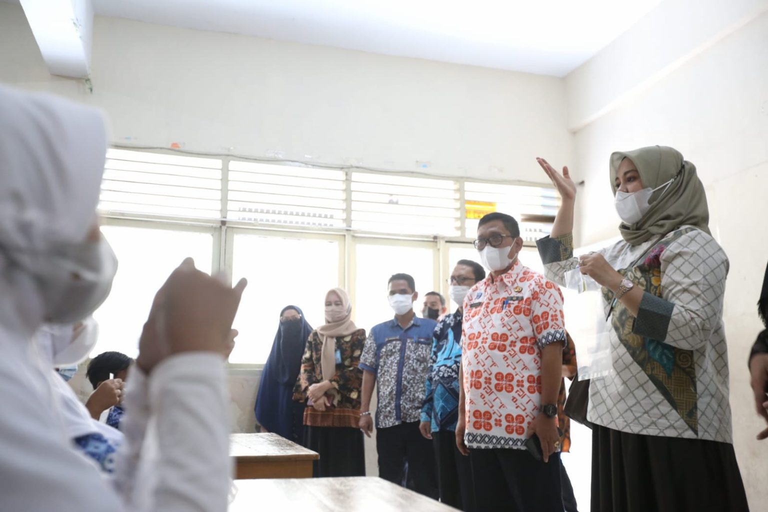 Wawali Makassar Pantau Screening Menggunakan Alat Tes GeNose Bagi Siswa Tingkat Sekolah Dasar