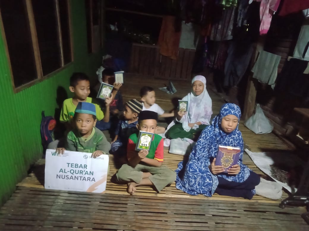 Tebar Kebaikan, WIZ Berbagi Al Qur'an Nusantara di Jeneponto
