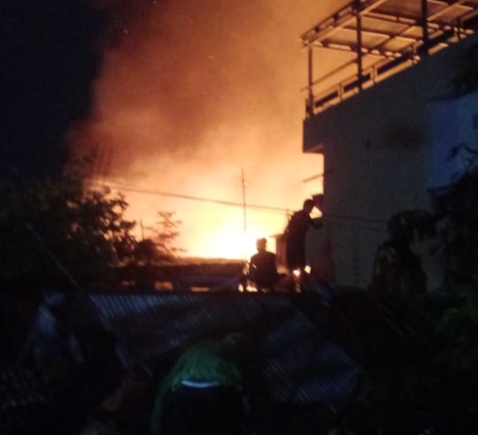 Dinsos Makassar Buat Dapur Umum untuk Korban Kebakaran Rappokalling