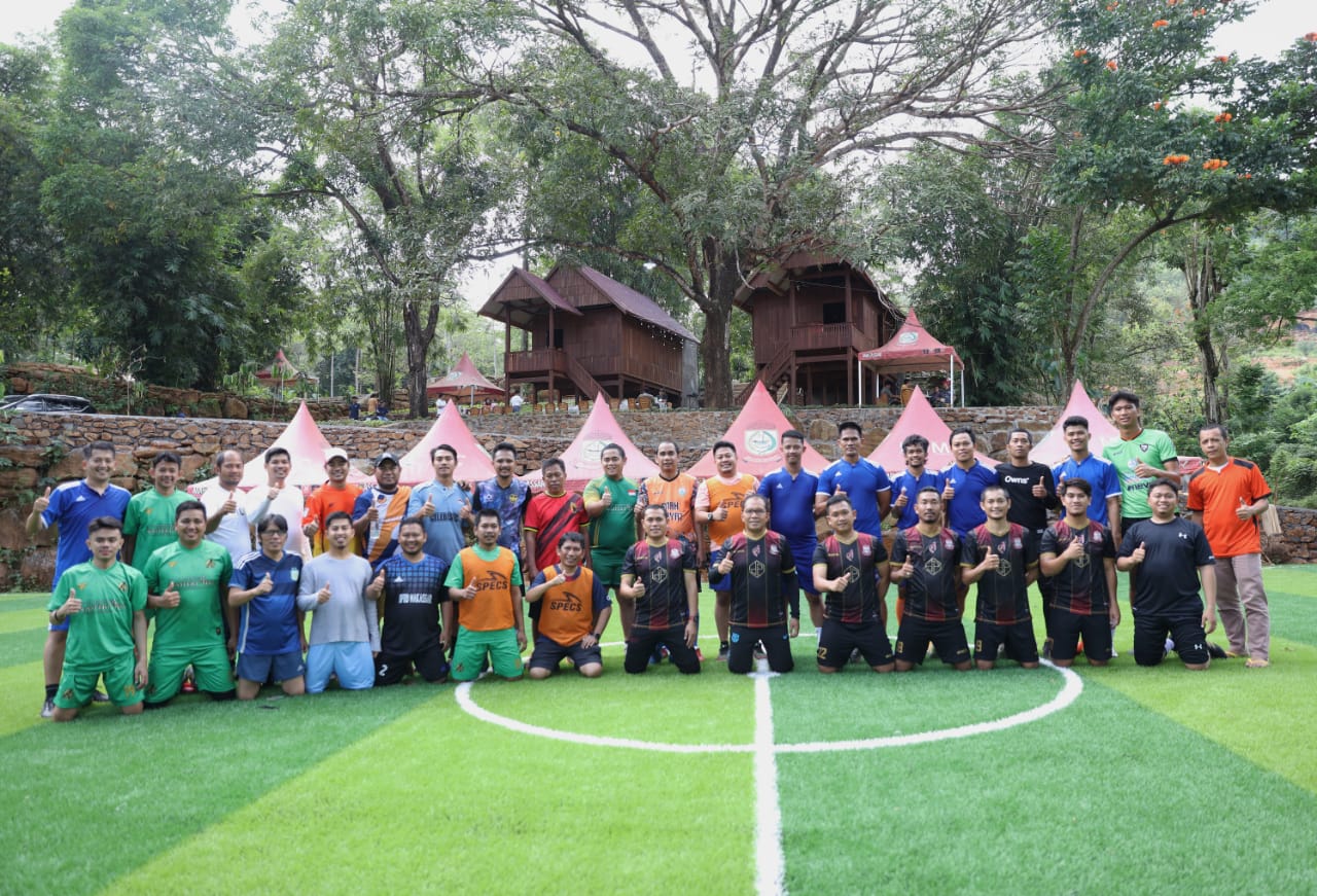 Jalin Silaturahmi, Danny Main Futsal Bareng Anggota DPRD Makassar