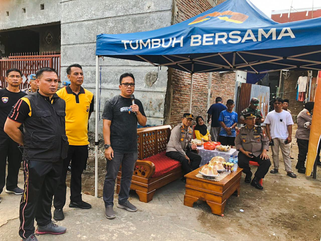 Polrestabes Makassar Adakan Baksos, Camat Aminuddin Dampingi Kapolrestabes