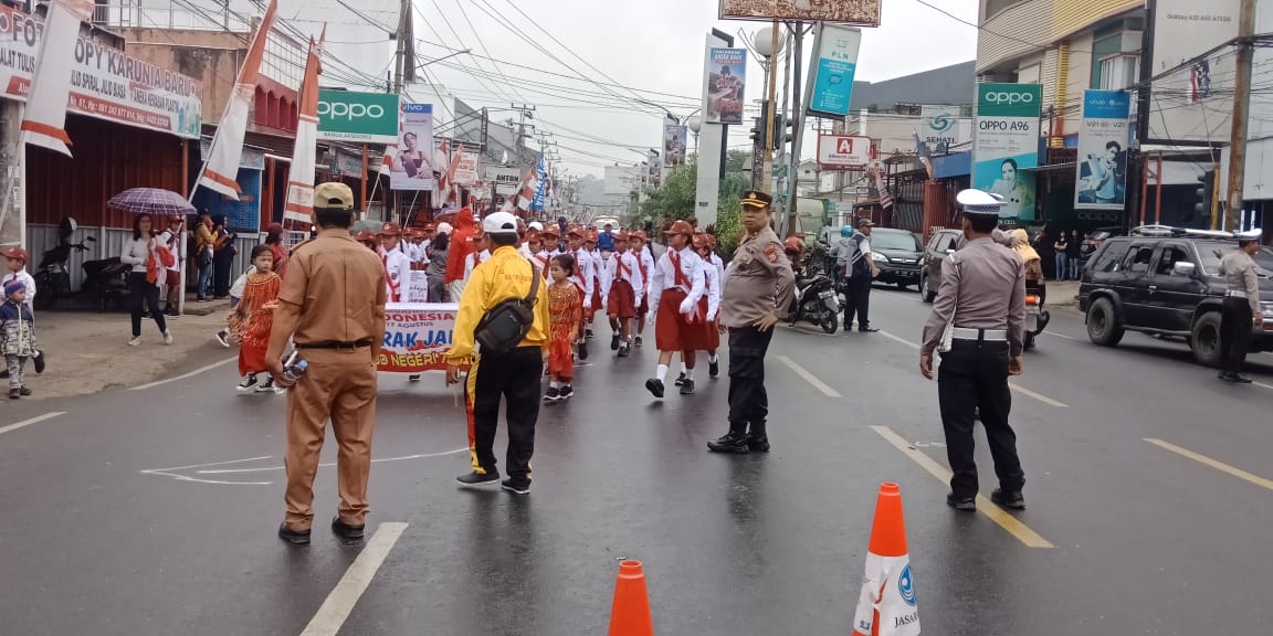 Lomba Gerak Jalan Kreatif, Drum Band dan Marching Band Rangkaian HUT RI Ke 78 Puluhan Personel Polres Torut Ikut Mengamankan