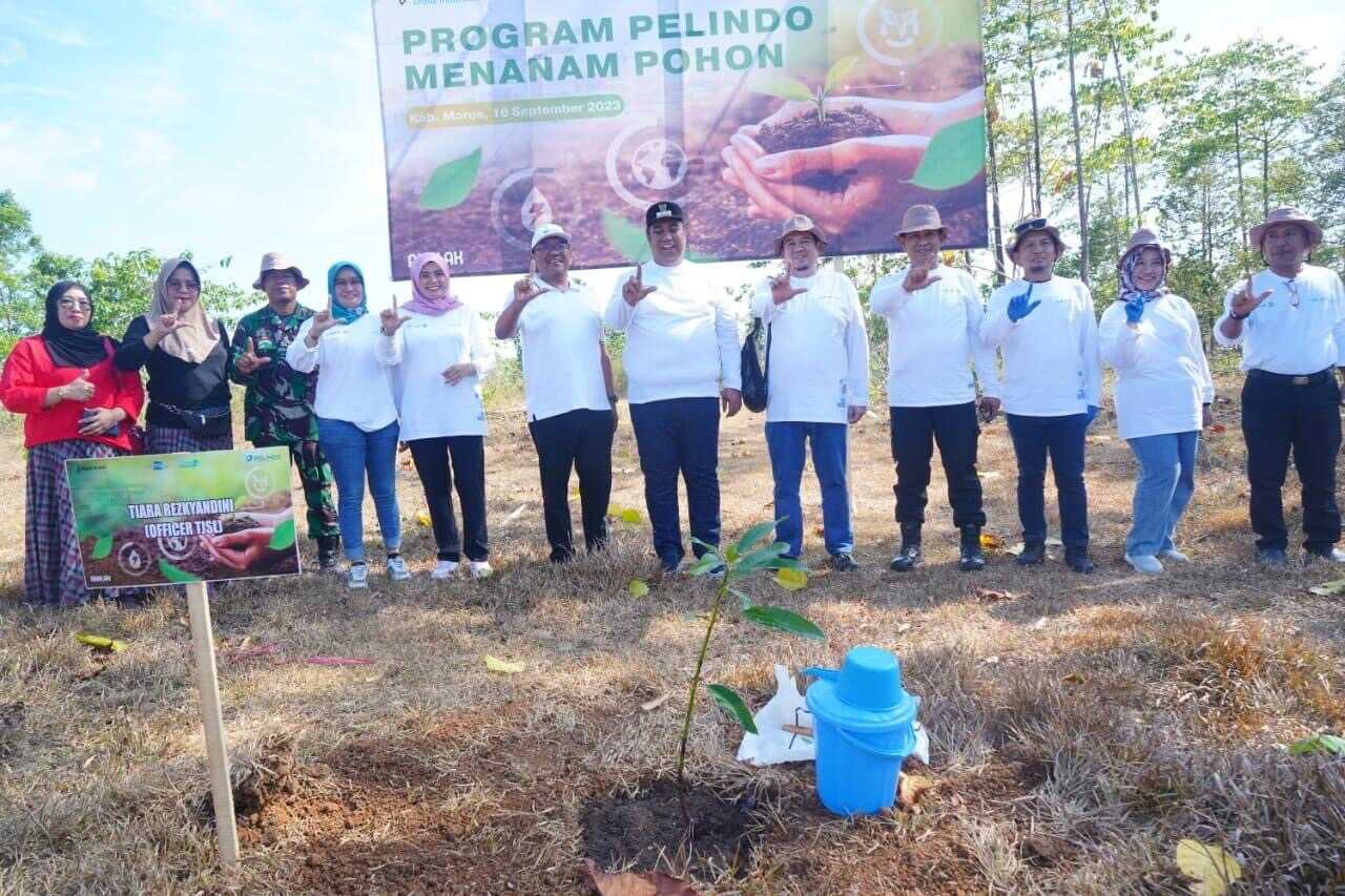 Bupati dan Wakil Bupati Maros Tanam 2.500 Pohon