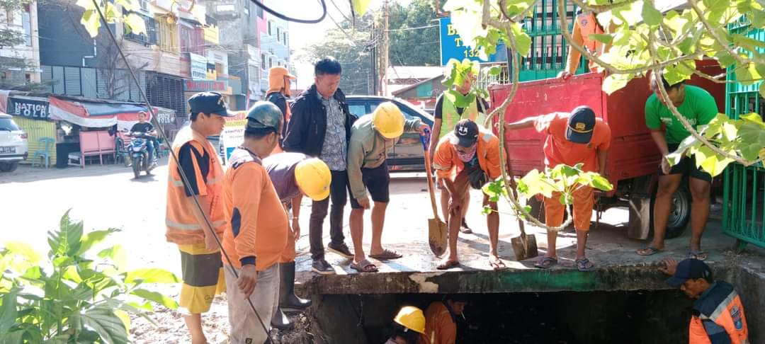 Tindaklanjuti Instruksi Plt Camat Makassar, Plt Kasi Kebersihan Terjunkan Satgas Kebersihan