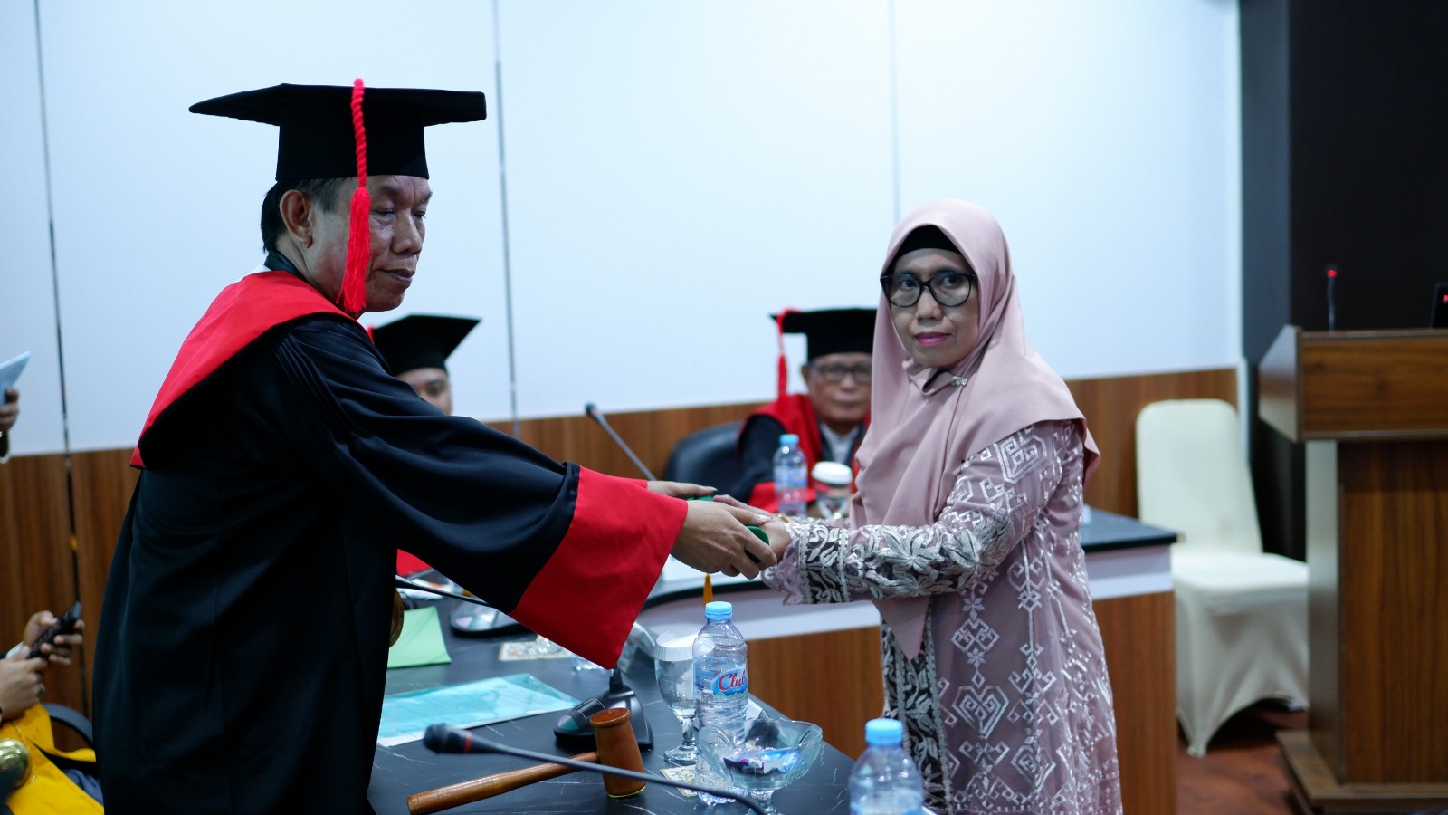 Dosen FEB Unibos Raih Cumlaude Promosi Doktor Ilmu Manajemen