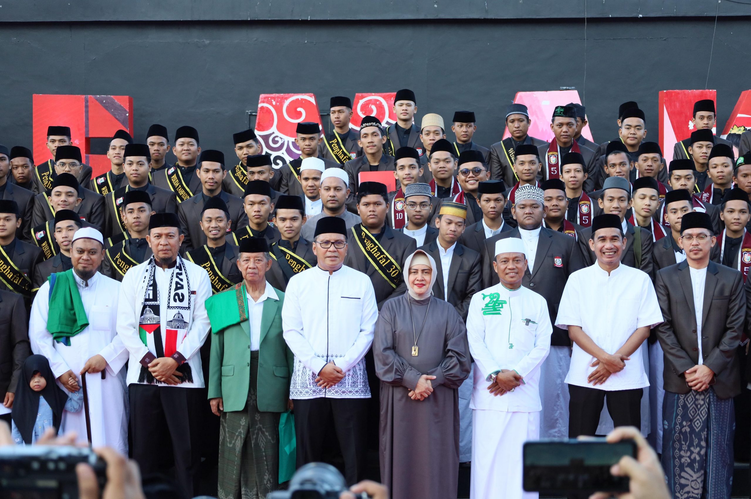 Pemkot Makassar Mewisuda 100 Tahfidz Al-Quran untuk Program Tahfidz Harian