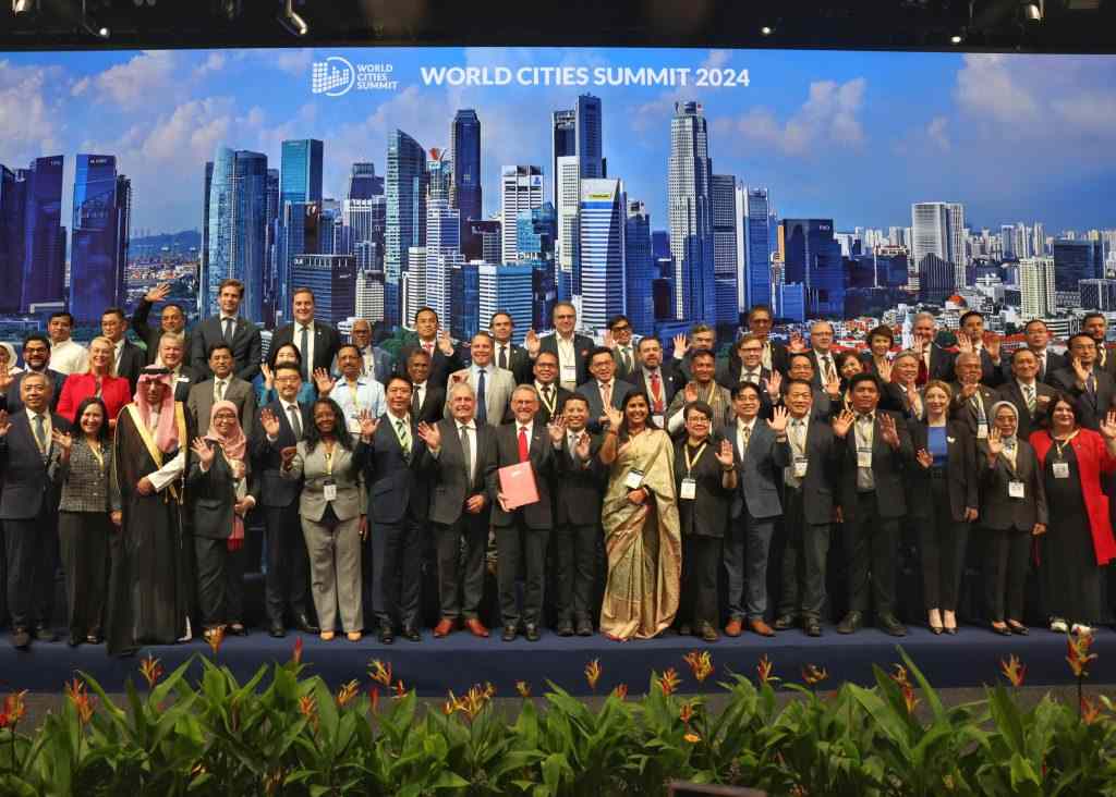 Danny Pomanto Berbagi Pengalaman Bangun Kota Makassar Jadi Lebih Baik Lewat Program Lorong Wisata di Mayor Forum WCS 2024