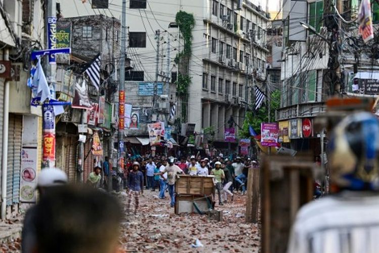 Aksi Demonstran Mahasiswa Bentrok Dengan Aparat Kepolisian Imbas Protes Kouta PNS Bangladesh