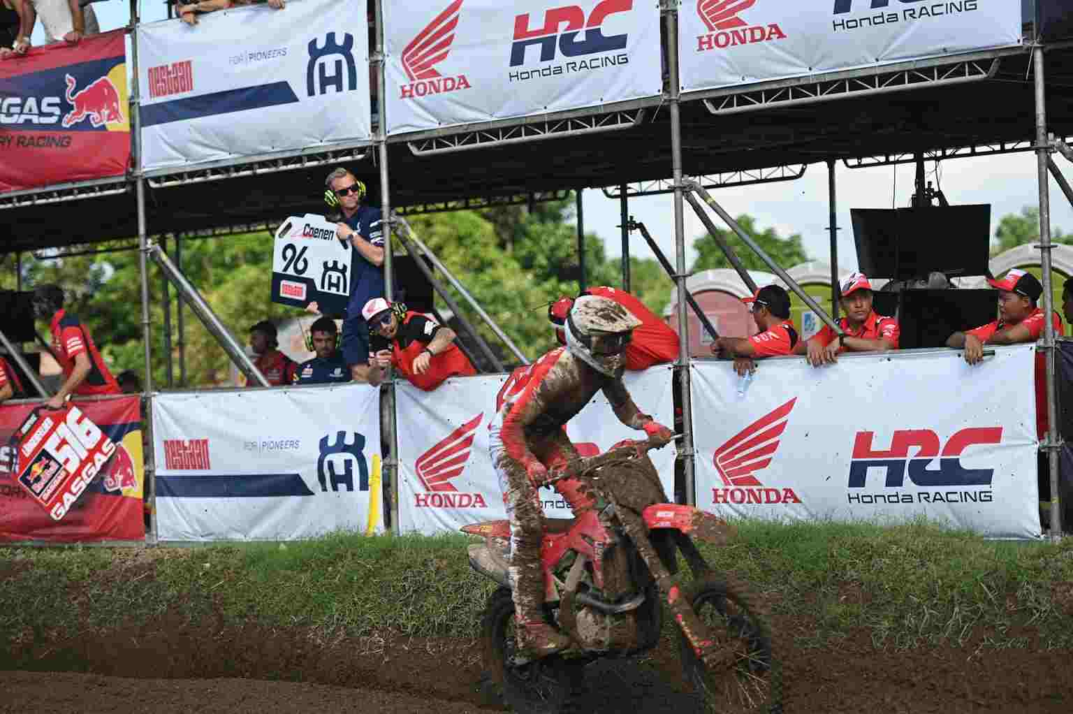 Crosser Binaan AHM Delvintor Alfarizi Raih Poin Perdana di Lombok