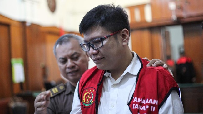 Gregorius Ronald Tannur Saat Sidang Kasus Pembunuhan Pacarnya Dini Aminarti
