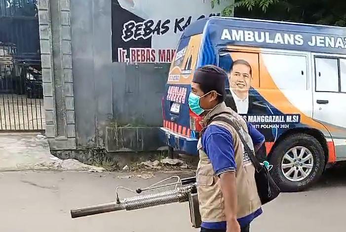 Tekan Penyebaran DBD di Polman, Sahabat Bebas Gencar Lakukan Fogging. (Ist)