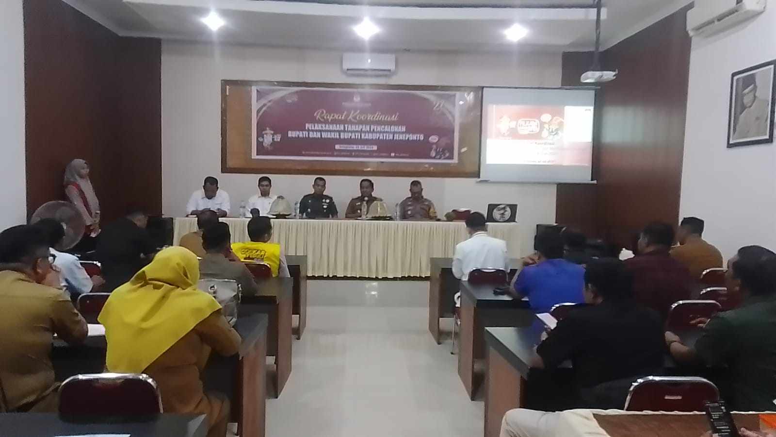 Hadiri Rakor Pelaksanaan Tahapan Pilkada Jeneponto, Ini Penegasan Pj Bupati Junaedi