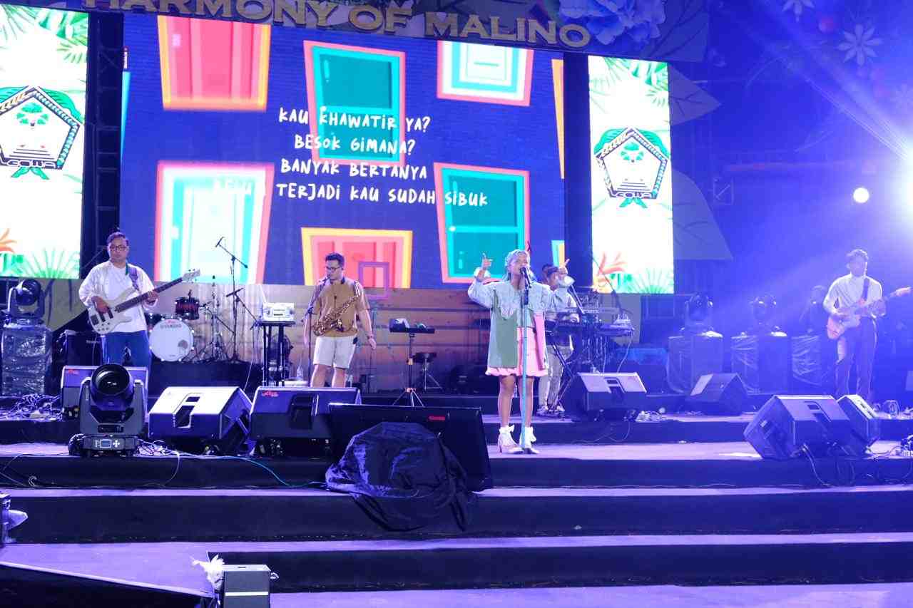 Idgitaf Saat Melantunkan Sebuah Lagu di Event Tahunan Beautiful Malino