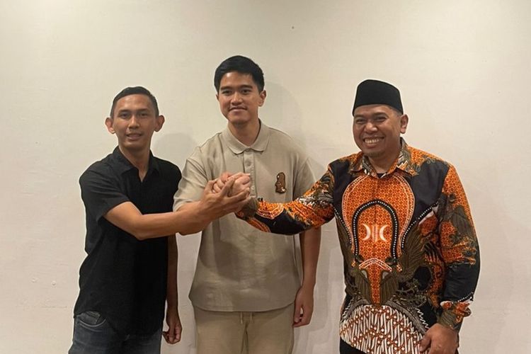 Ketua PSI Solo Tri Mardiyanto (Kiri) Ketua Umum PSI Kaesang Pangarep (Tengah) Ketua PKS Solo Daryono (Kanan) Saat Bertemu di Sekutu Kopi