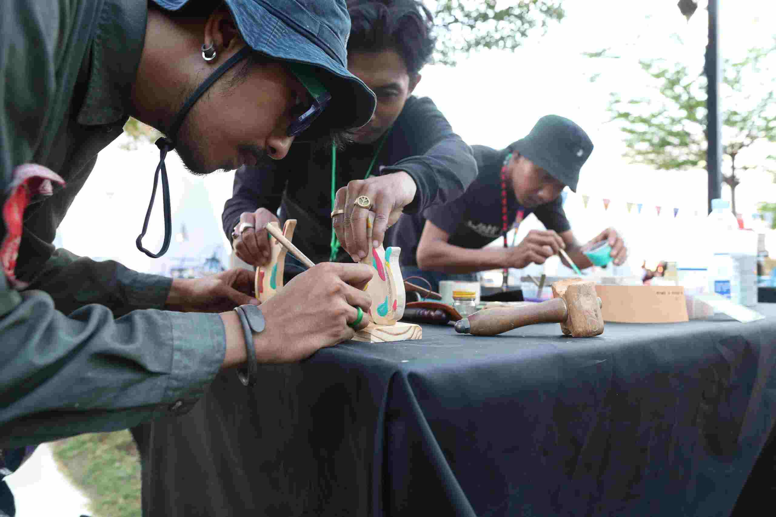 Kreatifitas Anak Muda Habitat Serba Guna Tampilkan Pernak Pernik dan Miniatur Menarik di F8 Makassar