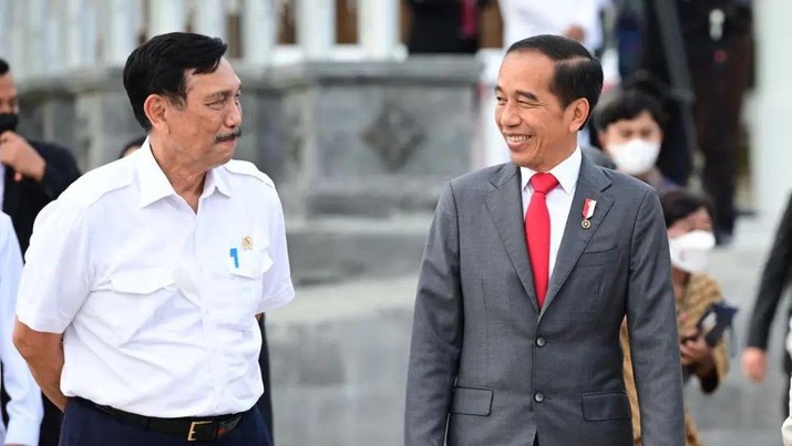Silang Pendapat Jokowi-Luhut Soal Wacana Pembatasan BBM Subsidi