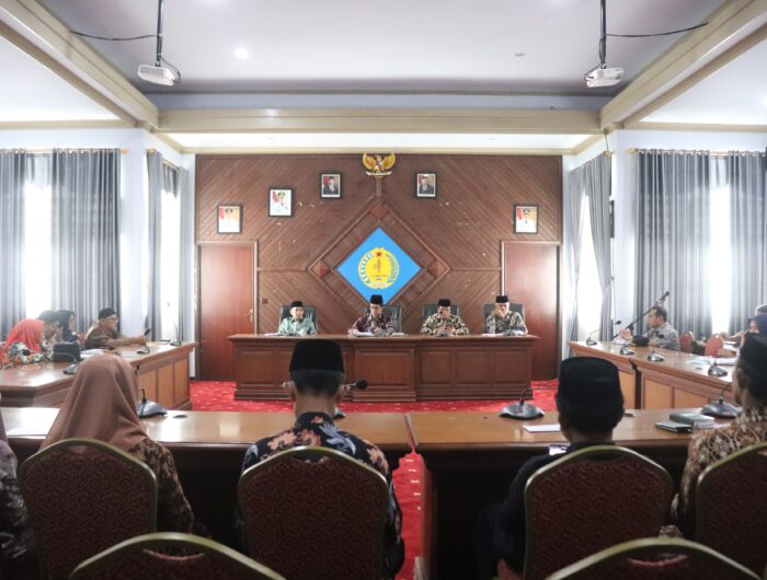 Rapat Teknis Pemberangkatan Jemaah Calon Haji 2024 di Ruang Rapat Pimpinan Kantor Bupati Kepulauan Selayar