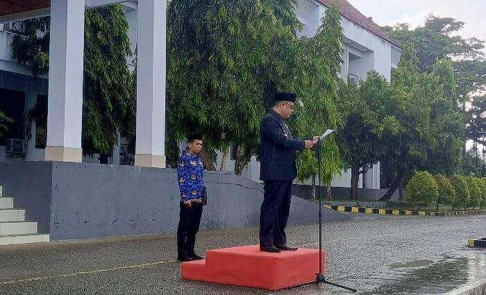 Sekretaris Daerah Sekda Selayar Mesdiyono Bertindak Sebagai Inspektur Upacara Untuk Peringati Hardiknas