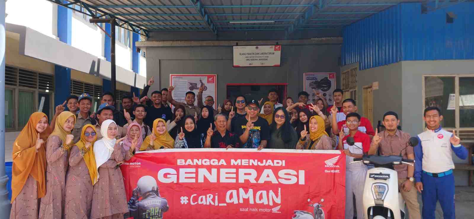 Tumbuhkan Generasi #Cari Aman Asmo Sulsel Beri Edukasi Safety Riding Pada Pelajar Makassar