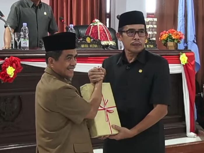 Wabup Selayar Serahkan Ranperda Perlindungan dan Pengelolaan Lingkungan Hidup