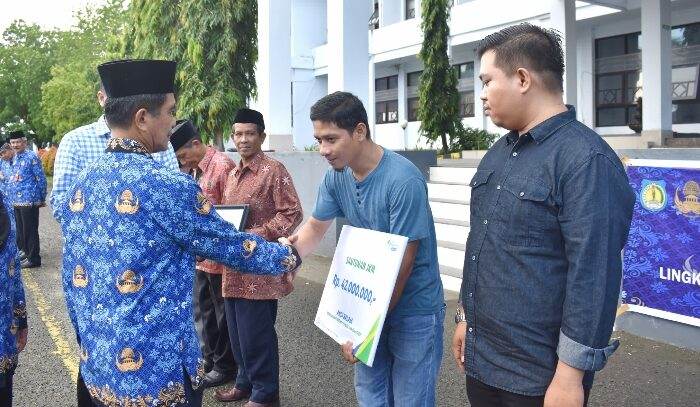 Wabup Selayar Serahkan Santunan JKM Pada Dua Orang Ahli Waris