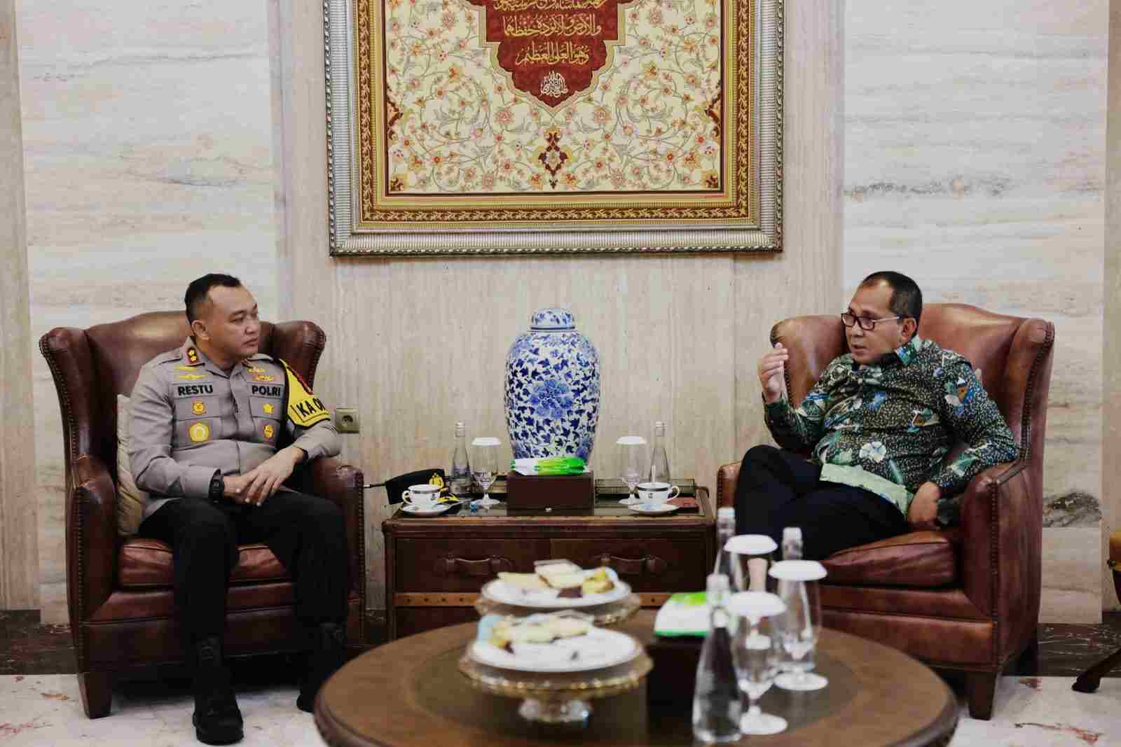 Wali Kota Makassar Danny Pomanto Terima Kunjungan Silaturahmi Kapolres Pelabuhan Yang Baru AKBP Restu Wijayanto