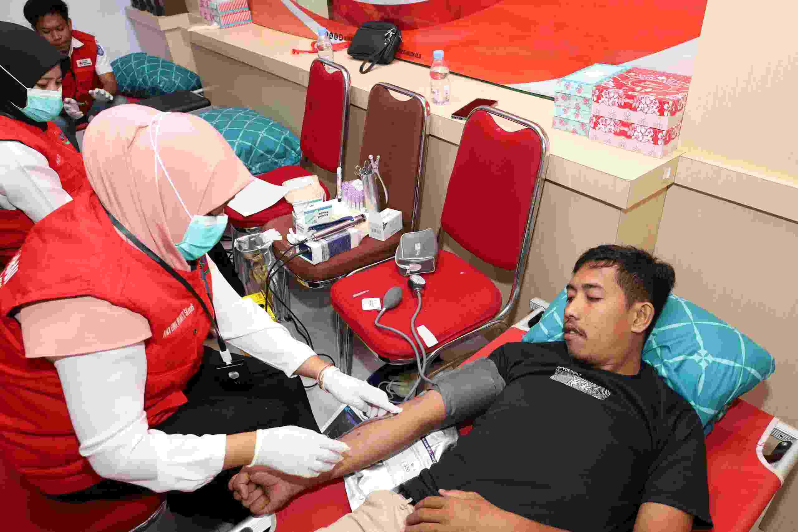 Peringatan HBA dan HUT IAD, Kejari Selayar Gelar Donor Darah