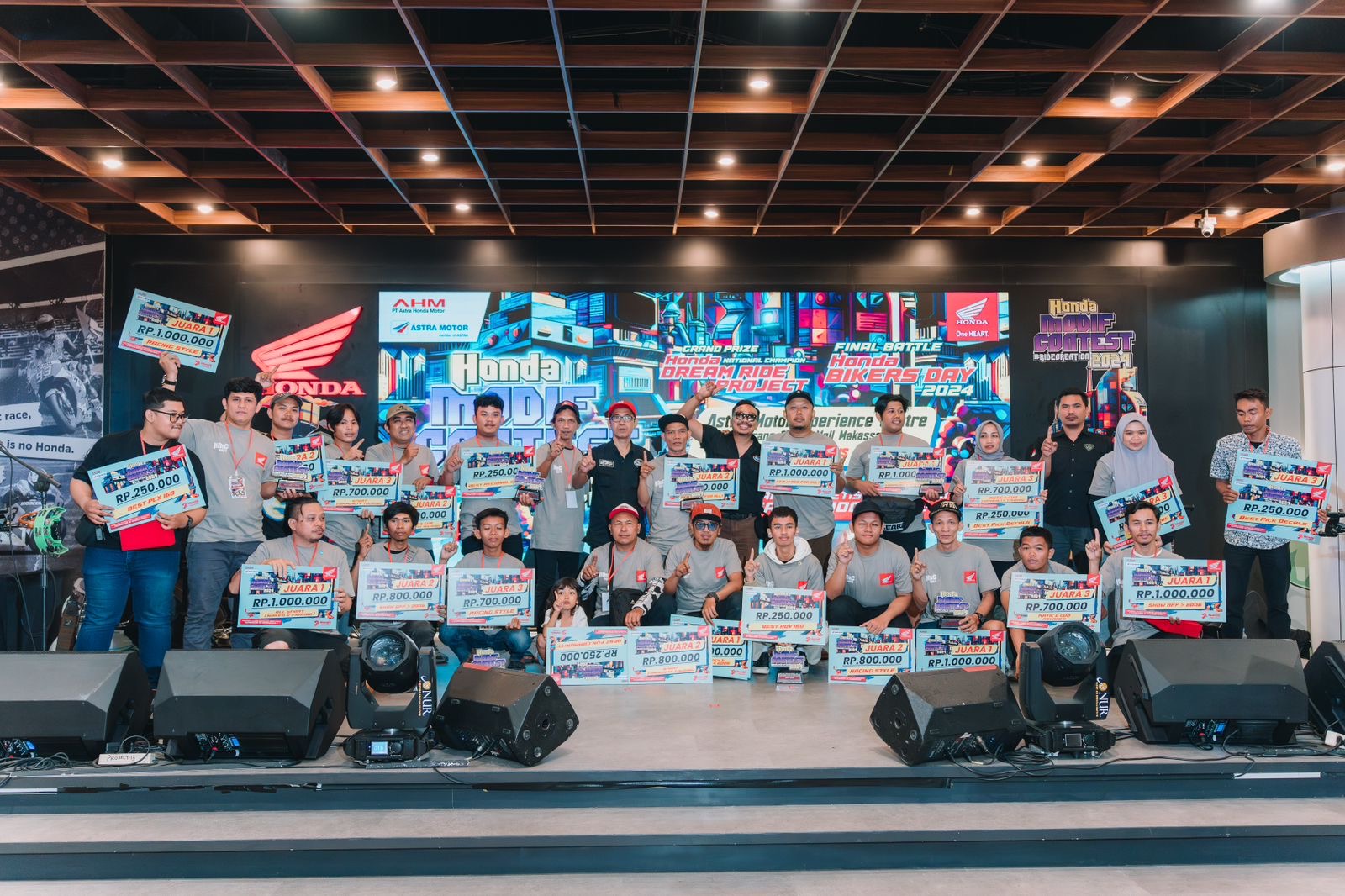 PT Astra Honda Motor (AHM) bersama sejumlah juri Honda Modif Contest (HMC) #RideCreation 2024 di Makassar
