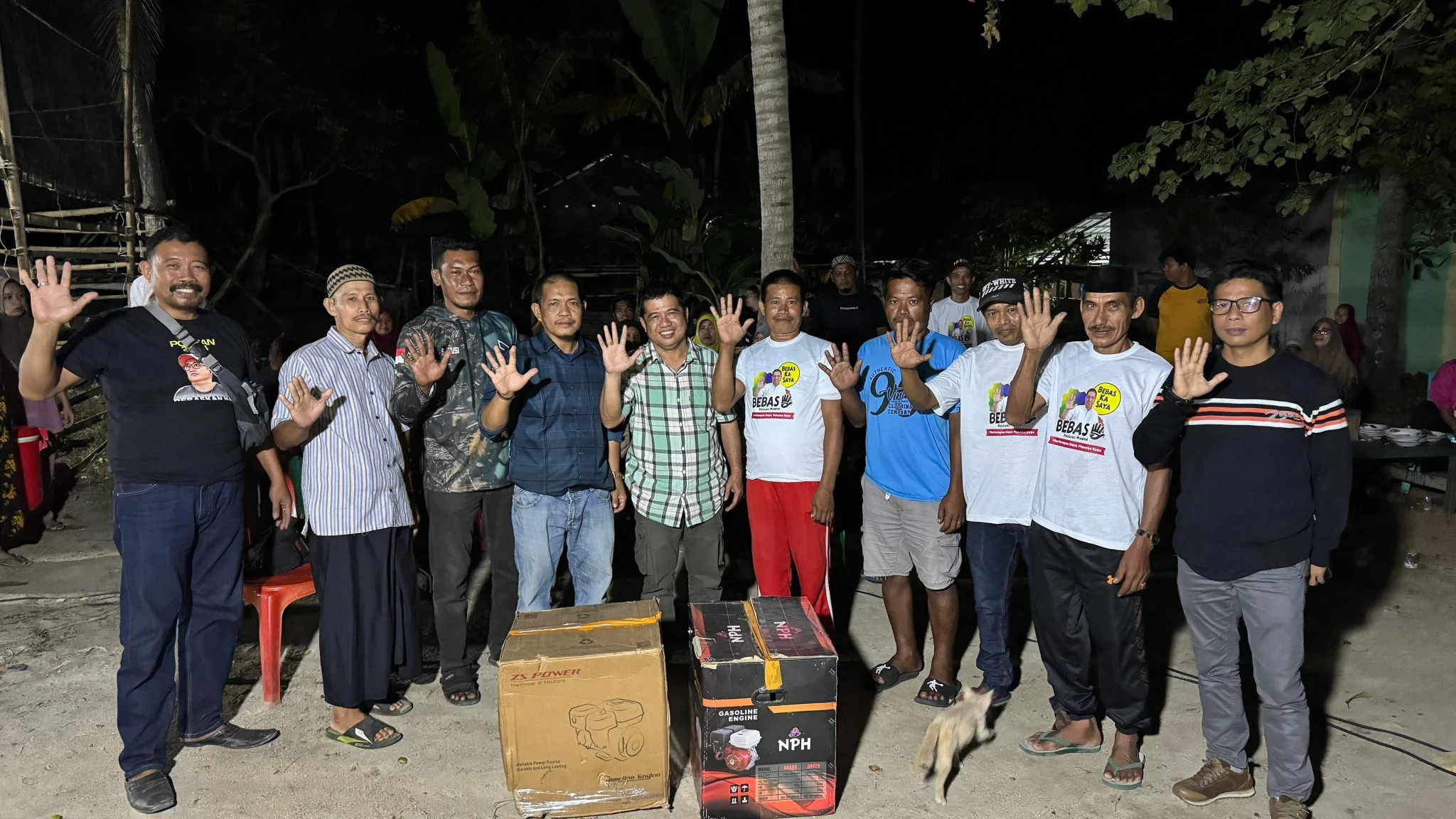 Andi Bebas Manggazali Saat Mengunjungi Pulau Battoa dan Berkumpul Bersama Warga