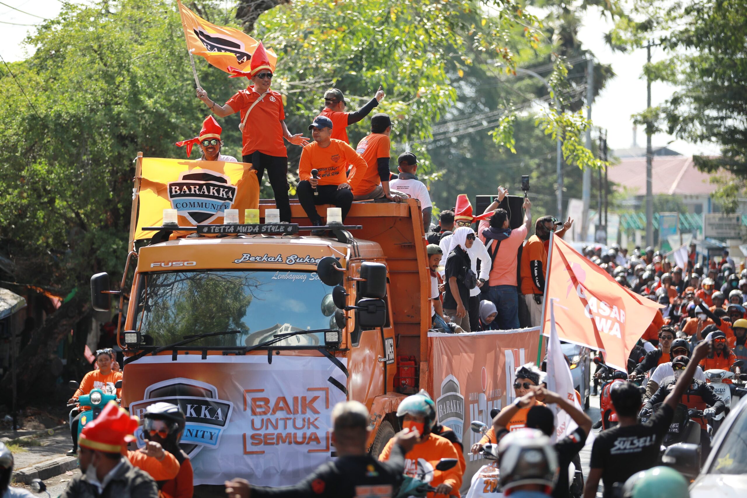 Barakka Community Antar Paslon Danny Azhar dan Indira Ilham Daftar di KPU