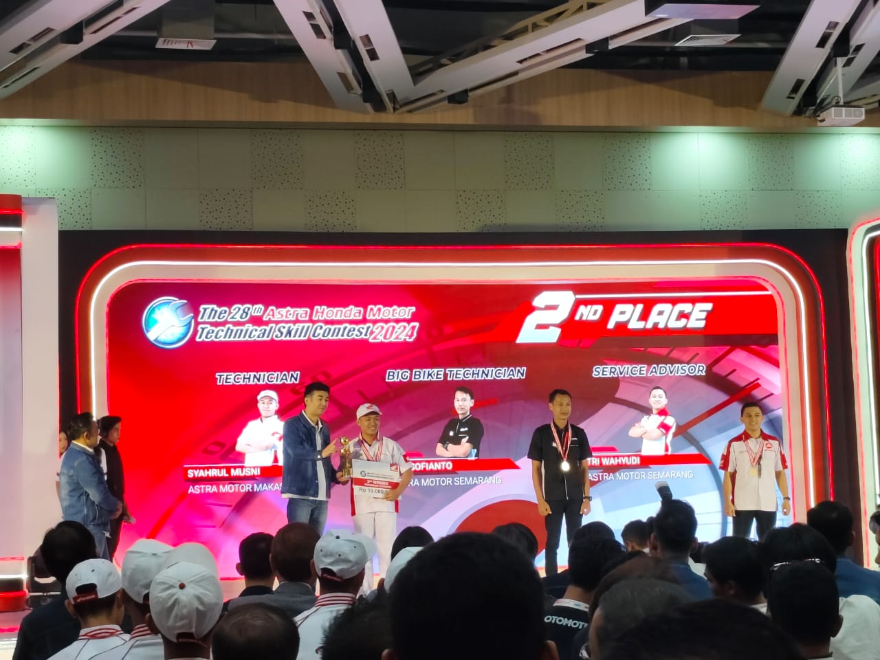 Dua Teknisi Terbaik Asmo Sulsel Raih Penghargaan di AHM TSC 2024