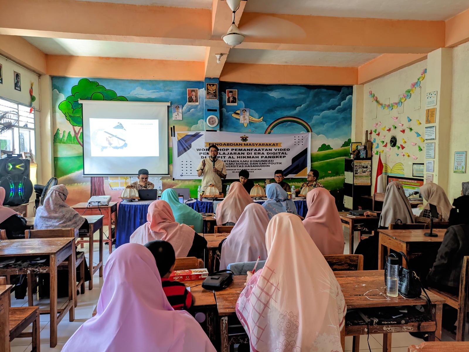 FISIP Unhas Gelar Workshop Video Pembelajaran Untuk Guru SMP IT Al Hikmah