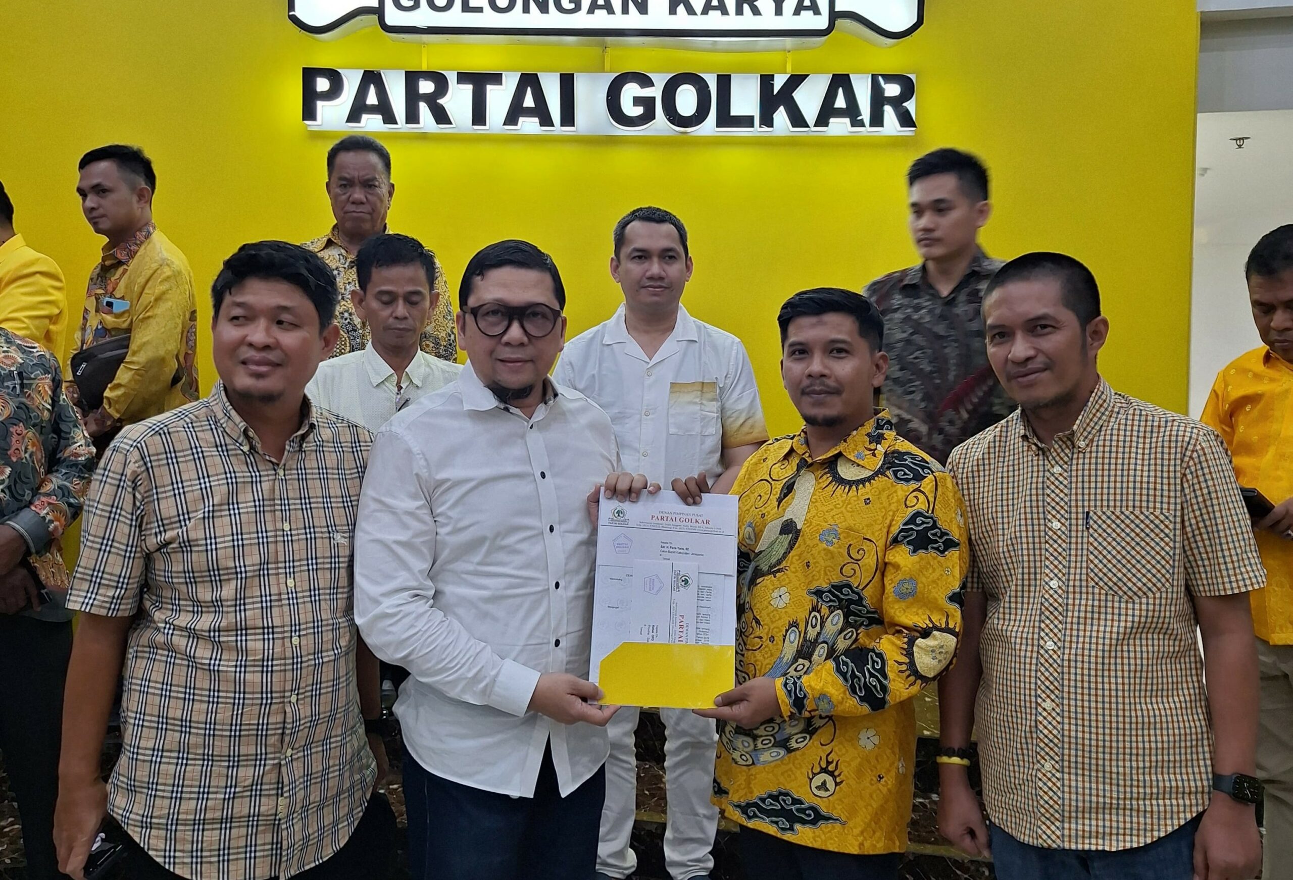 DPP Golkar Serahkan Rekomendasi Paris-Islam di Pilkada Jeneponto