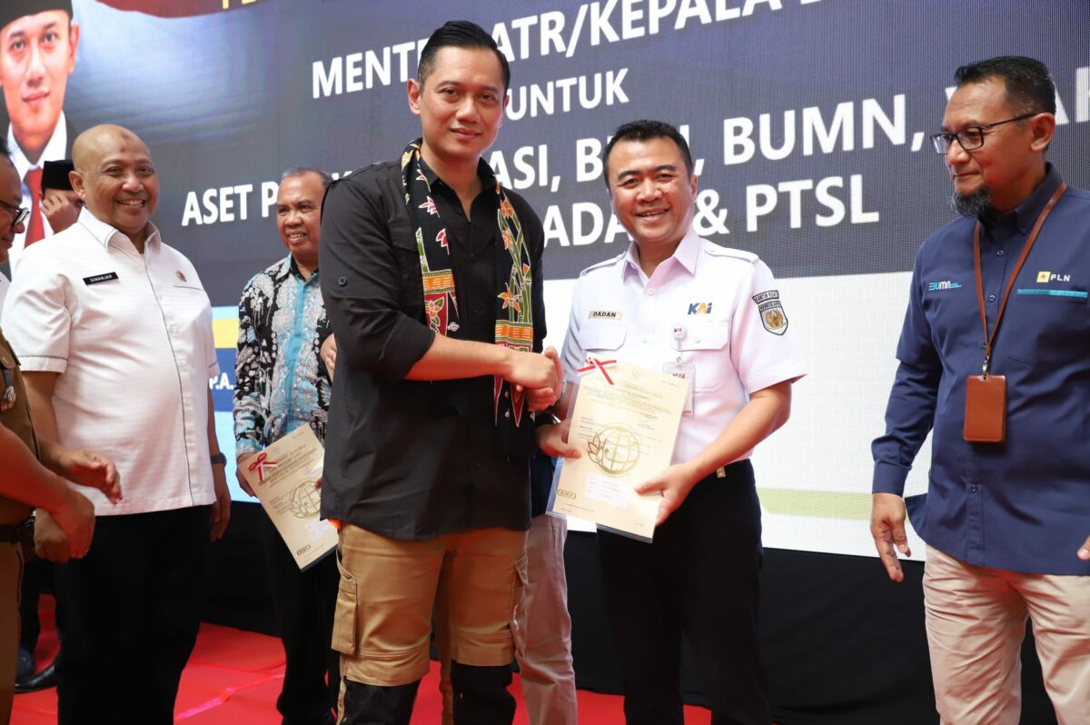 Menteri AHY Serahkan Sertifikat Elektronik Terkait Aset Tanah dan Bangunan, KAI Ucapkan Terima Kasih