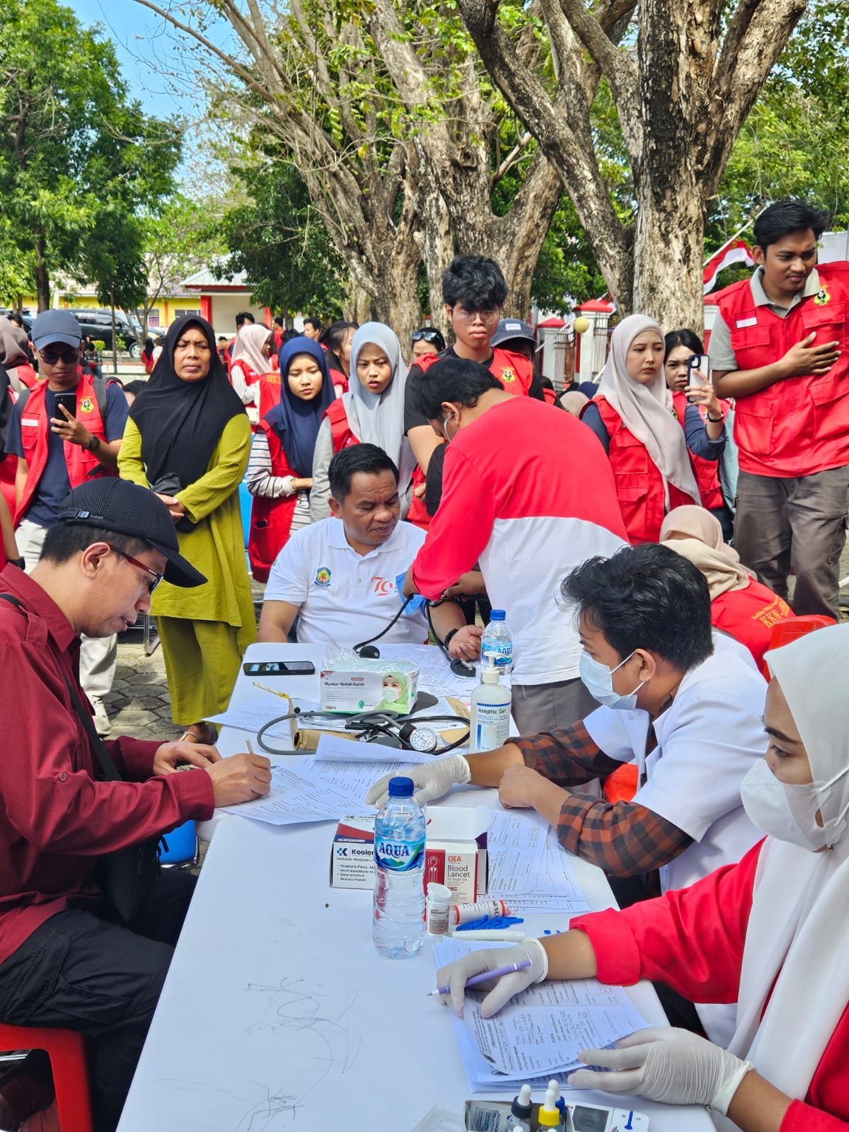 Sambut HUT RI Ke 79, IKA Unhas Kerjasama RSUD Latopas Gelar Donor Darah di Jalan Santai dan Car Free Day