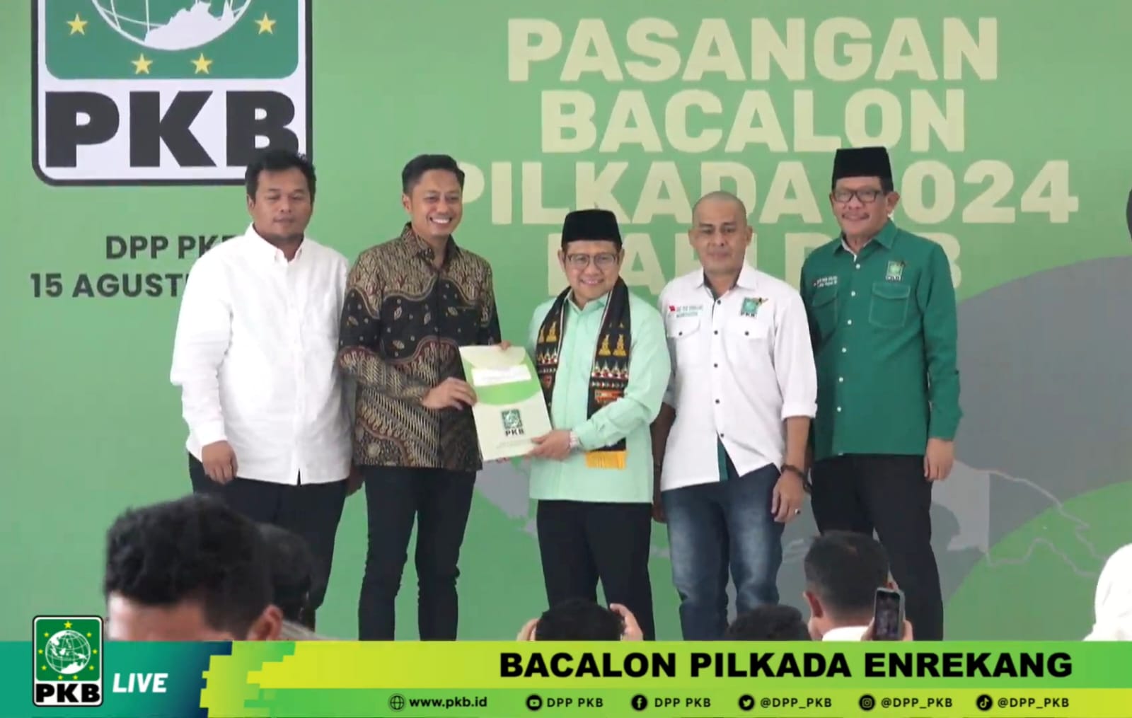 DPP PKB Serahkan B1KWK kepada Yusuf Ritangga - Tenri Liwang Maju Pilkada Enrekang. (Ist)