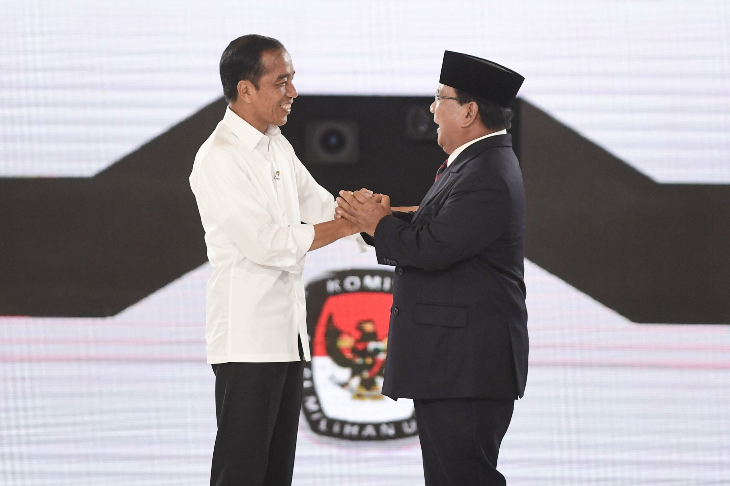 Joko Widodo Berjabat Tangan Dengan Prabowo Subianto Saat Debat Capres Tahun 2019