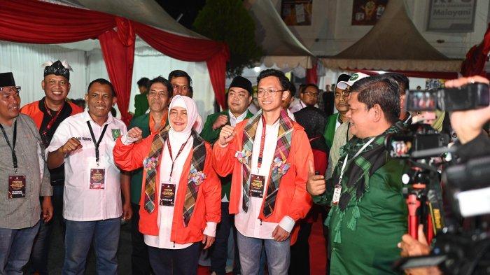 Pilwalkot Makassar: ‘Pasukan Oranye’ Mengiringi Indira-Ilham Daftar ke KPU