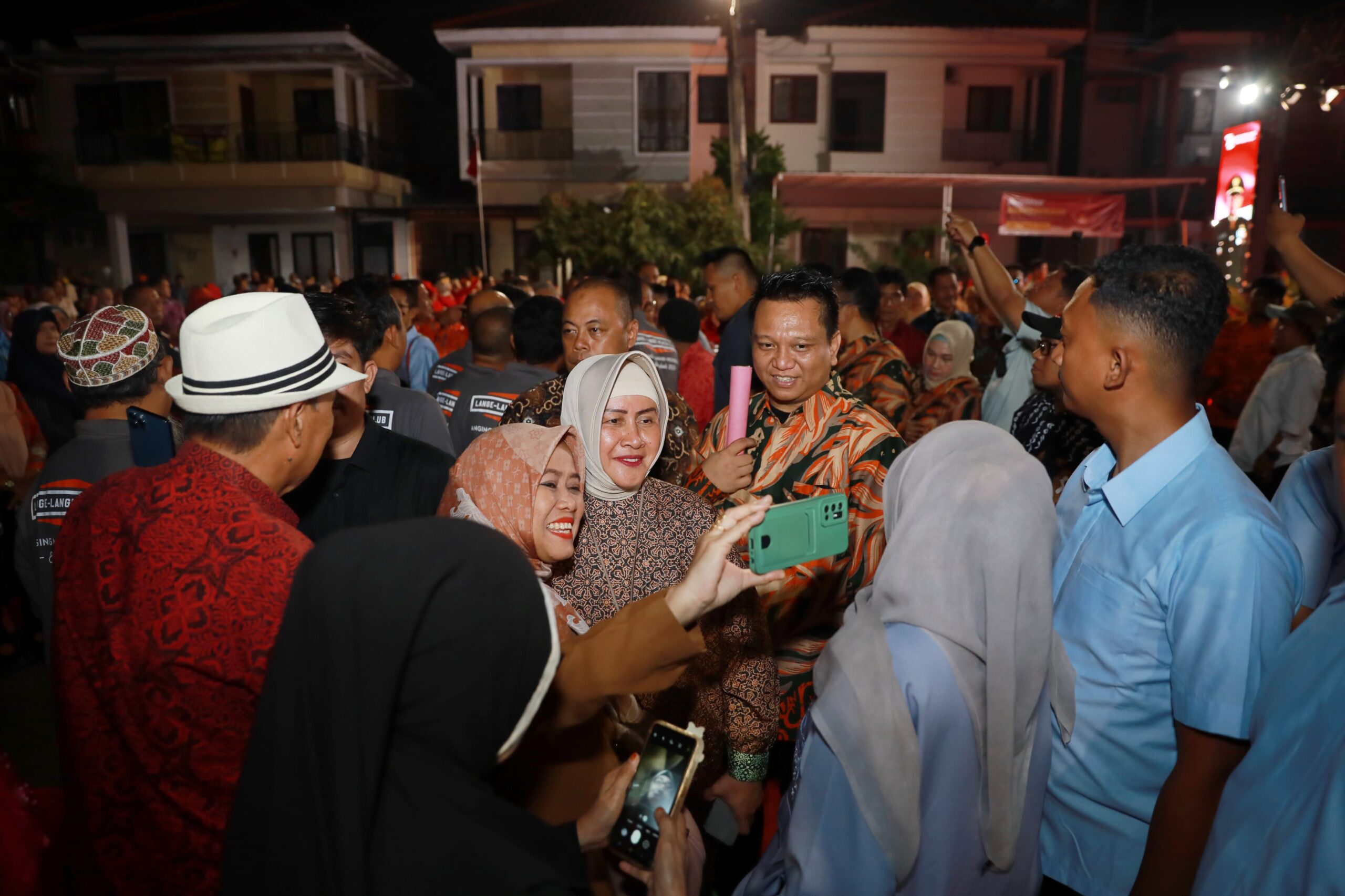 Pesta Rakyat Makassar : Indira Yusuf Ismail Ajak Masyarakat Perkuat Persaudaraan